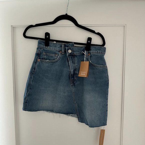 Reformation Jeans Ellie Asymmetric Denim Mini Skirt Raw Hem Size 27 - Picture 6 of 10